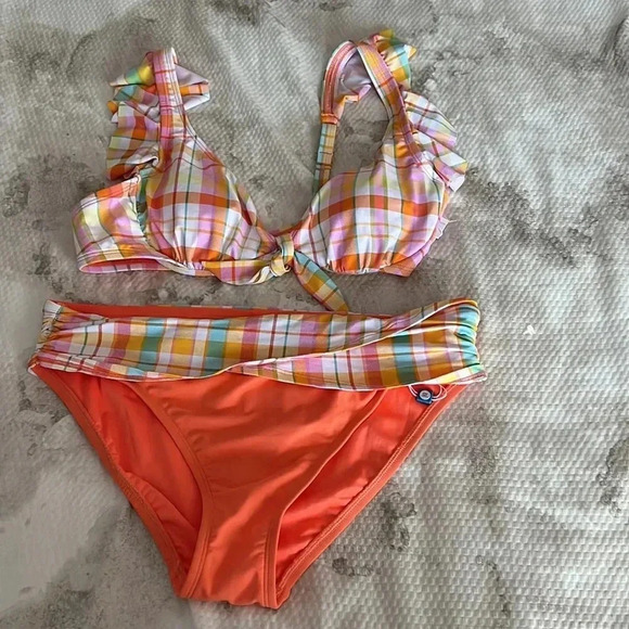 Bleu Rod Beattie Hip To Be Square Ruffle Off the Shoulder Top and Bottom - Picture 7 of 12